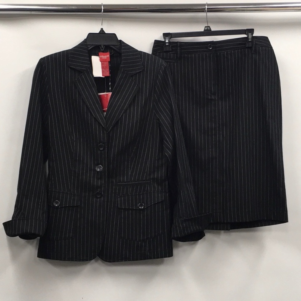 Olsen Women’s 2-piece suit - NWT size 8